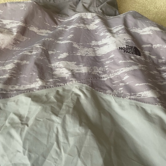 The North Face wind breaker jacket. Light purple. Women size XL - Picture 12 of 15